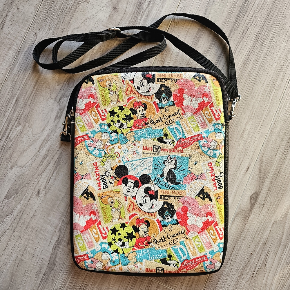 🎀 WALT DISNEYWORLD Mickey Mouse Disney Tech Crossbody Bag – Padded & Magical!